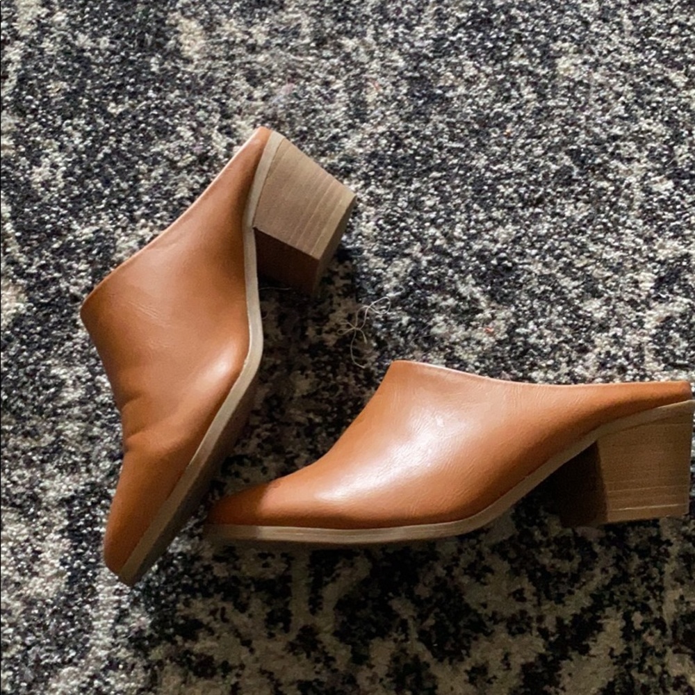 Brown mules